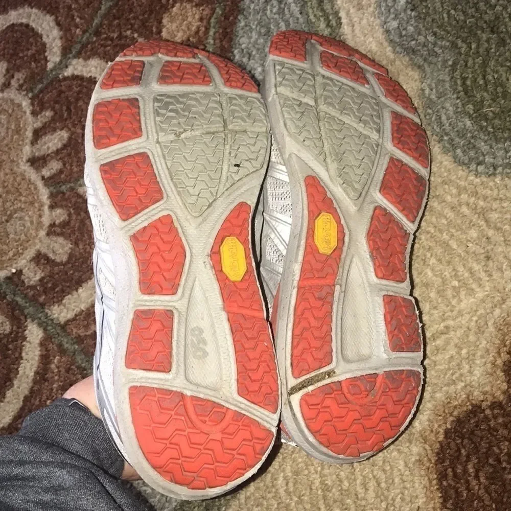 GUC MENS 9.5 THE NORTH FACE RUNNING/HIKING SHOES
